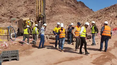 من أعمال التنقيب عن النحاس في منطقة وادي ملقا جنوبي البحر الميت، الأردن.