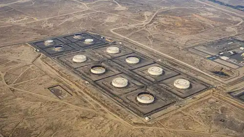 صورة جوية لمستودعات النفط الخام في الأحمدي، الكويت، 11 ديسمبر 2023