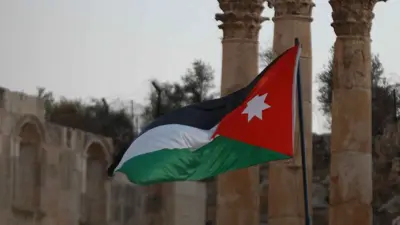 العلم الأردني مرفرفاً في مدينة جرش الرومانية القديمة شمال العاصمة عمان ـ 26 يوليو 2024