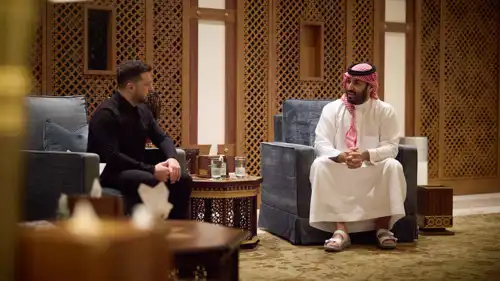 صورة تجمع الرئيس الأوكراني فولوديمير زيلينسكي، وولي العهد السعودي الأمير محمد بن سلمان في جدة، السعودية، يوم 27 مارس 2026