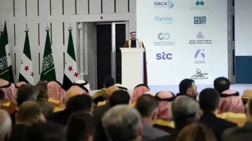 وزير الاستثمار السعودي يلقى كلمة خلال مراسم توقيع العقود، في دمشق، بتاريخ 7 فبراير 2026.