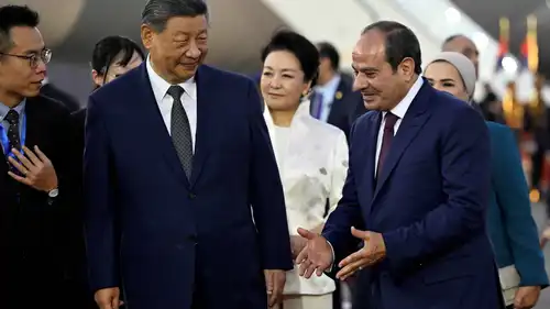 الرئيس المصري عبدالفتاح السيسي خلال استقباله الرئيس الصيني شي جينبينغ