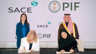 جانب من توقيع الاتفاقية بين صندوق الاستثمارات العامة والوكالة الإيطالية