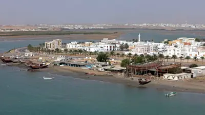 مشهد عام من مدينة صور الساحلية العمانية جنوب العاصمة مسقط يوم 19 يونيو 2022