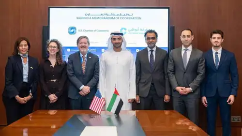 من توقيع غرفة تجارة وصناعة أبوظبي مذكرة تعاون مع غرفة التجارة الأميركية، يوم 22 فبراير 2026.