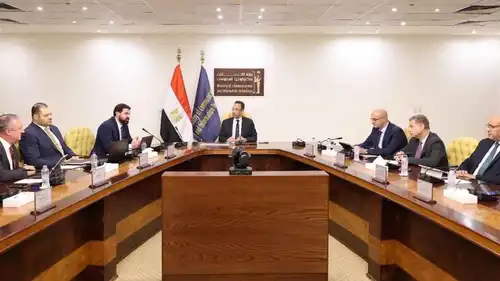 من مباحثات وزارة الاتصالات المصرية مع شركة «هيكا داتا» وتحالف أميركي من مطوري صناعة مراكز البيانات بشأن خطط إقامة منطقة مراكز بيانات عملاقة وذكاء اصطناعي في مصر.