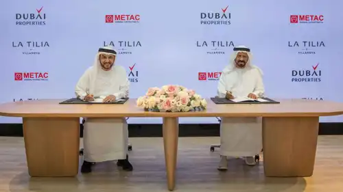 من توقيع اتفاقية بين شركتي «دبي للعقارات» و«ميتاك للمقاولات العامة» في الإمارات، يوم 14 أبريل 2026،