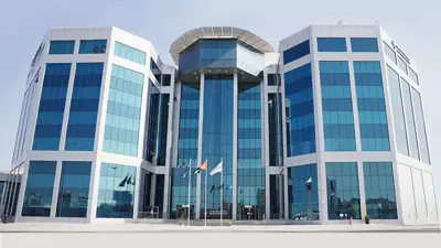 جانب من المقر الرئيسي لمجموعة «موانئ أبوظبي» في العاصمة الإماراتية.