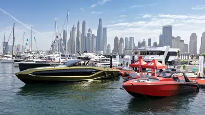 صورة لقوارب بدبي في دولة الإمارات في 19 فبراير 2025