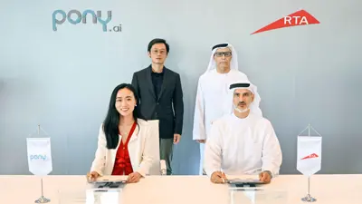 جانب من توقيع مذكرة التفاهم بين هيئة الطرق والمواصلات «طرق دبي» وشركة «بوني. إيه آي لبدء التجارب التشغيلية لمركبات ذاتية القيادة» 