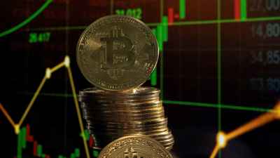 طفرة العملات المشفّرة تحلق بأسهم منصة «روبن هود»