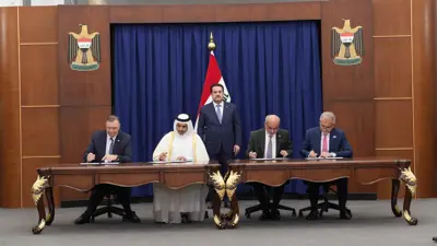 صورة تذكارية خلال توقيع اتفاقية العقد المشترك لتشغيل مشاريع رئيسية ضمن مشروع تنمية الغاز المتكامل في العراق