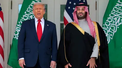 الرئيس الأميركي دونالد ترامب يستقبل ولي العهد السعودي الأمير محمد بن سلمان في البيت الأبيض، 18 نوفمبر 2025.