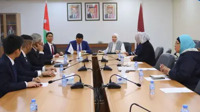 جانب من توقيع مذكرة التفاهم بين وزارة الطاقة الأردنية وشركة هانزو هويدنج نيو إنرجي الصينية.