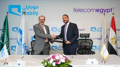 خلال توقيع الاتفاقية بين «موبايلي» السعودية و«المصرية للاتصالات».