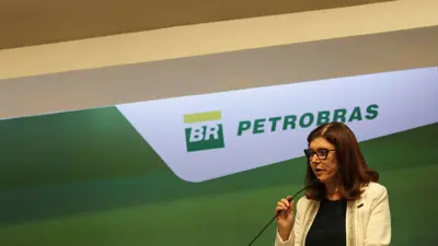 الرئيسة التنفيذية لشركة بتروبراس البرازيلية ماجدة شامبريارد ومجلس إدارة الشركة يحضرون مؤتمراً صحفياً في ريو دي جانيرو، البرازيل في 22 نوفمبر 2024.