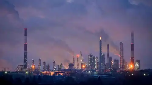 مصفاة نفط في مدينة أومسك في سيبيريا، روسيا، 8 فبراير 2023. 