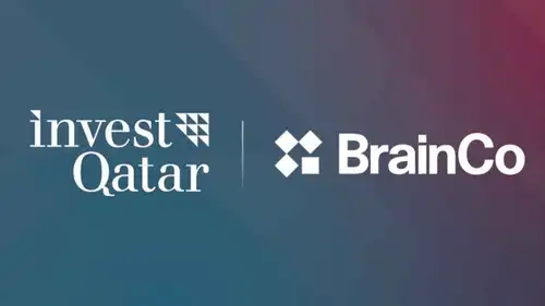 شعار وكالة ترويج الاستثمار القطرية بجانب شركة «برين كو» الأميركية