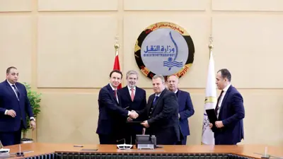 خلال توقيع الاتفاقية بين الهيئة القومية لسكك حديد مصر مع شركة سالشيف الإيطالية