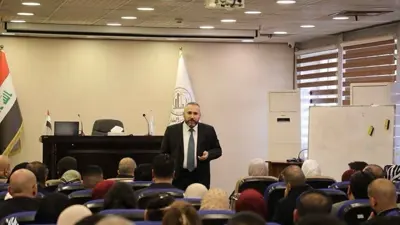 مدير عام المصرف العقاري العراقي، عباس شهاب الجواهر يناقش خطة البنك الاستراتيجية لعام 2025 في بغداد، يوم 23 فبراير 2025.