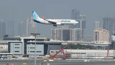طائرة تابعة لشركة «فلاي دبي» من طراز بوينغ 737 خلال هبوطها في مطار دبي الدولي، يوم 11 يناير 2019