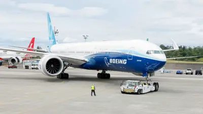 خلال اختبار الطيران لطائرة «بوينغ 777 إكس» في مركز التسليم بمدينة إيفريت، واشنطن، الولايات المتحدة، يوم 26 يونيو 2024.