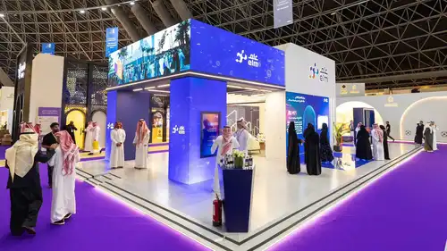 جناح شركة «عِلم» السعودية في مؤتمر ومعرض الحج، في السعودية، يوم 12 نوفمبر 2025.