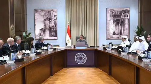 خلال لقاء رئيس الوزراء المصري مصطفى مدبولي مع الرئيس التنفيذي لشركة المانع القابضة القطرية عبدالعزيز المانع