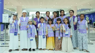 أطفال متطوعون من برنامج المتطوِّع الصغير خلال إطلاق مبادرة رواد المستقبل  على هامش أسبوع أبوظبي للأعمال 