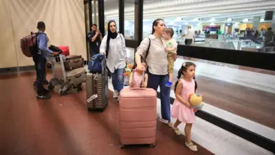  مسافرون عبر مطار بغداد الدولي، العراق في 27 أبريل 2023