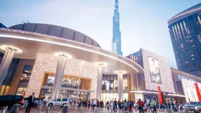 متسوقون وزوار يتدفقون على «دبي مول»، دبي، الإمارات، يوم 5 مارس 2024.