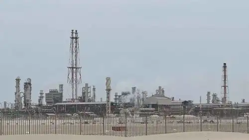 منشآت تابعة لشركة «قطر للطاقة» في منطقة مسيعيد الصناعية جنوب الدوحة، قطر، في 5 مارس 2026