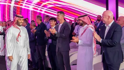 ولي العهد السعودي يحظى بالترحيب من قِبَل رئيس الاتحاد الدولي لكرة القدم جياني إنفانتينو ومهاجم نادي النصر كريستيانو رونالدو في حفل إطلاق كأس العالم للرياضات الإلكترونية في الرياض – 22 اكتوبر 2023