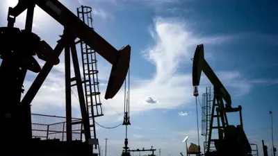رافعات مضخات النفط وسط أحد الحقول في منطقة ستانتون الأميركية يوم 27 يونيو 2024.