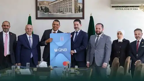 صورة تذكارية خلال إطلاق أول بطاقة دفع إلكتروني مصدرة محلياً في سورية ومقبولة دولياً، من خلال «QNB» سوريا بالتعاون مع «ماستركارد»، يوم 13 سبتمبر 2026.