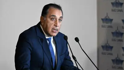 رئيس الوزراء المصري مصطفى مدبولي خلال حفل في قناة السويس المصرية بالقرب من الإسماعيلية يوم 16 أبريل 2025.