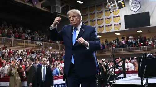 الرئيس الأمريكي دونالد ترامب خلال تجمع انتخابي في فانداليا، أوهايو، الولايات المتحدة، يوم 3 أكتوبر 2026.