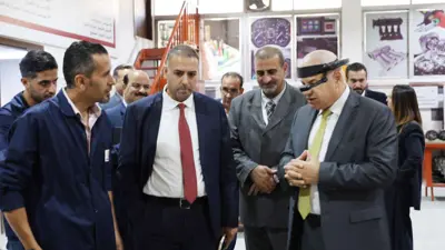وزير العمل الدكتور خالد البكار خلال جولة في معهد التدريب المهني في القويسمة