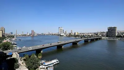 منظر عام لجسر جامعة القاهرة عبر نهر النيل، في العاصمة المصرية القاهرة، يوم 20 مارس 2024.