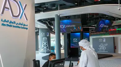 جانب من سوق أبوظبي للأوراق المالية في العاصمة الإماراتية.