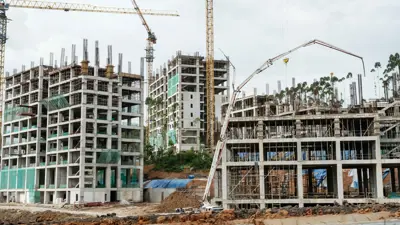 مبانٍ قيد الإنشاء في مدينة نوسانتارا، إندونيسيا يوم 11 يوليو 2024