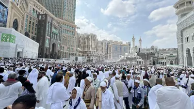 خلال أداء مناسك العمرة في المسجد الحرام بمكة المكرمة، السعودية، يوم 26 فبراير 2025.