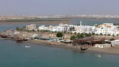 مشهد عام من مدينة صور الساحلية العُمانية جنوب العاصمة مسقط، يوم 19 يونيو 2022.