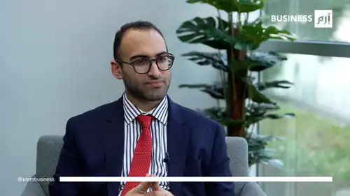 حمزة القعود، نائب مدير منطقة الشرق الأوسط لدى «BMI» التابعة لفيتش سوليوشنز خلال مقابلة مع إرم بزنس في دبي بتاريخ 8 أكتوبر 2026.