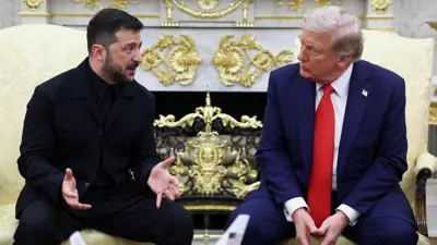 الرئيس الأميركي دونالد ترامب ونظيره الأوكراني فولوديمير زيلينسكي خلال اجتماع في البيت الأبيض، واشنطن، الولايات المتحدة، يوم 18 أغسطس 2025.