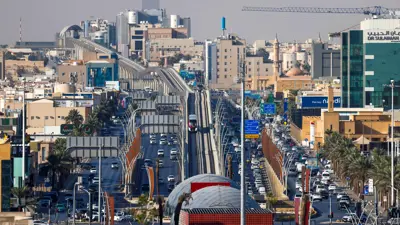مترو الرياض الذي دشنته السعودية في ديسمبر 2024، ويعتبر أحد مشروعات التطوير الضخمة ضمن «رؤية 2030».