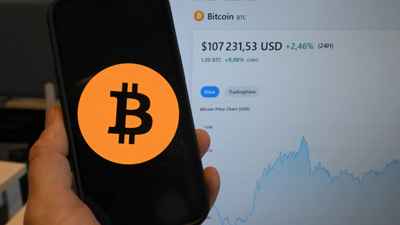 «بيتكوين» تضرب الرقم القياسي.. ذروة تاريخية جديدة
