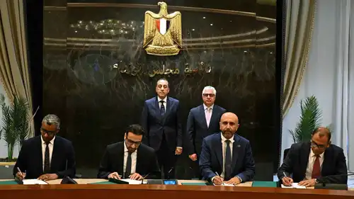 رئيس الوزراء المصري، مصطفى مدبولي، يشهد توقيع عقود لوجستية جديدة في المنطقة الاقتصادية لقناة السويس، يوم 1 يوليو 2026