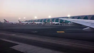 طائرات في مطار دبي الدولي - الإمارات يوم 21 أغسطس 2017