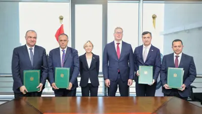 صورة تجمع وزير البترول والثروة المعدنية المصرية، كريم بدوري، مع ممثلي شركتي إيني الإيطالية وبي بي البريطانية للنفط،31 يوليو 2025